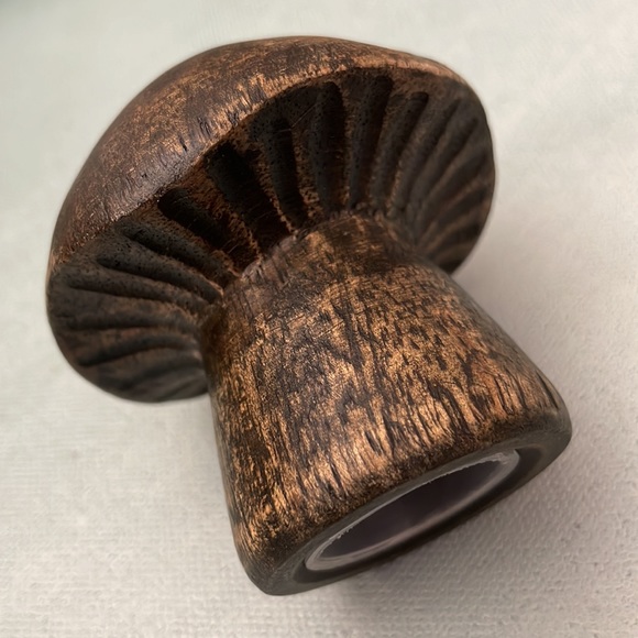 Vintage Mushroom Salt and Pepper Shaker - Picture 9 of 16
